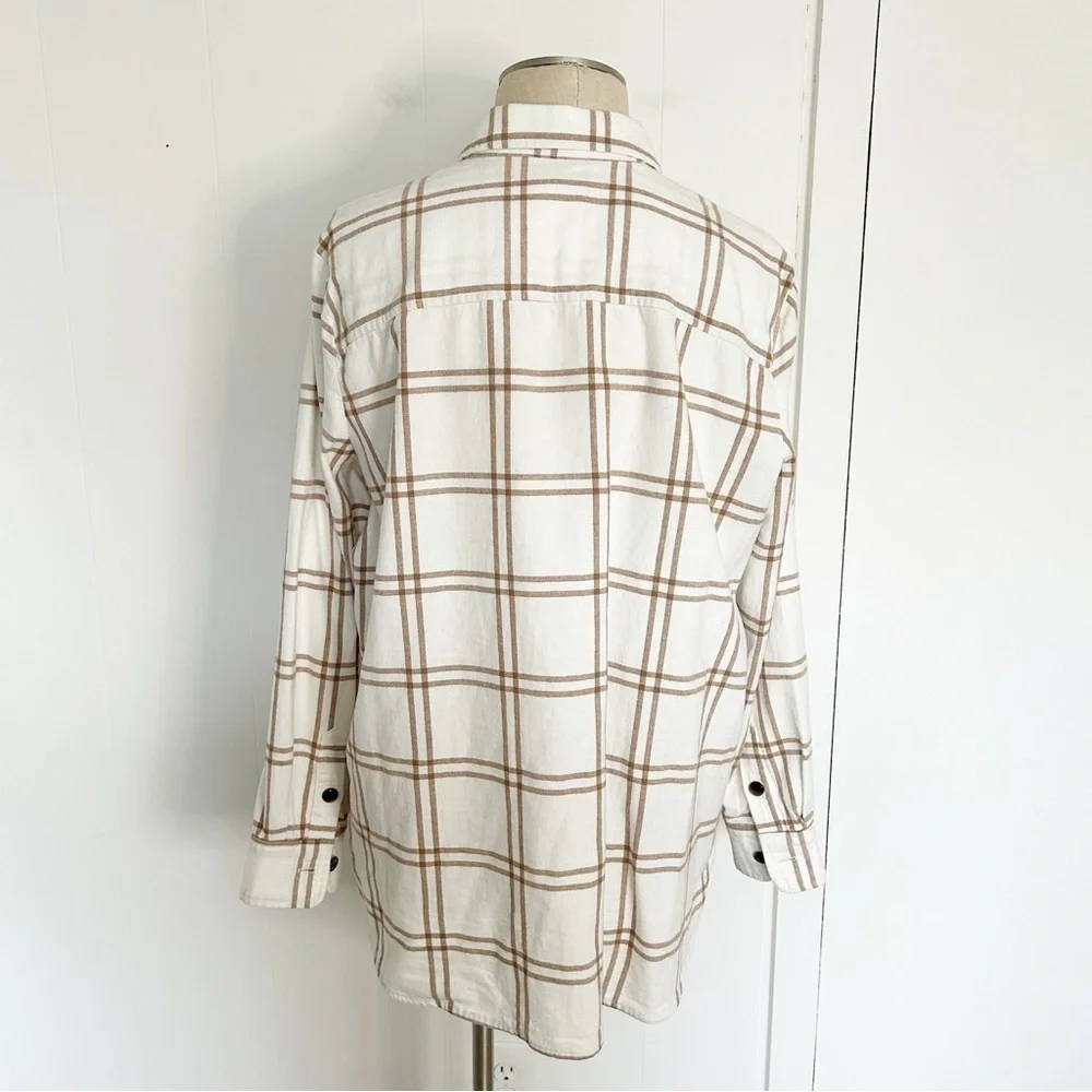 J. Crew Women’s Plaid flannel shirt-jacket with‎ Pockets Size Medium Ivory Camel